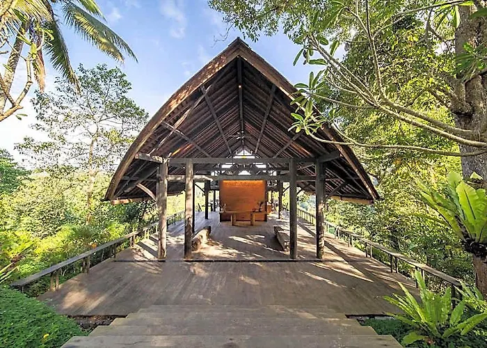 Buahan, A Banyan Tree Escape