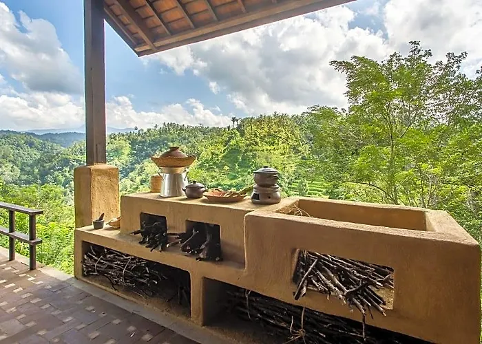 Buahan, A Banyan Tree Escape